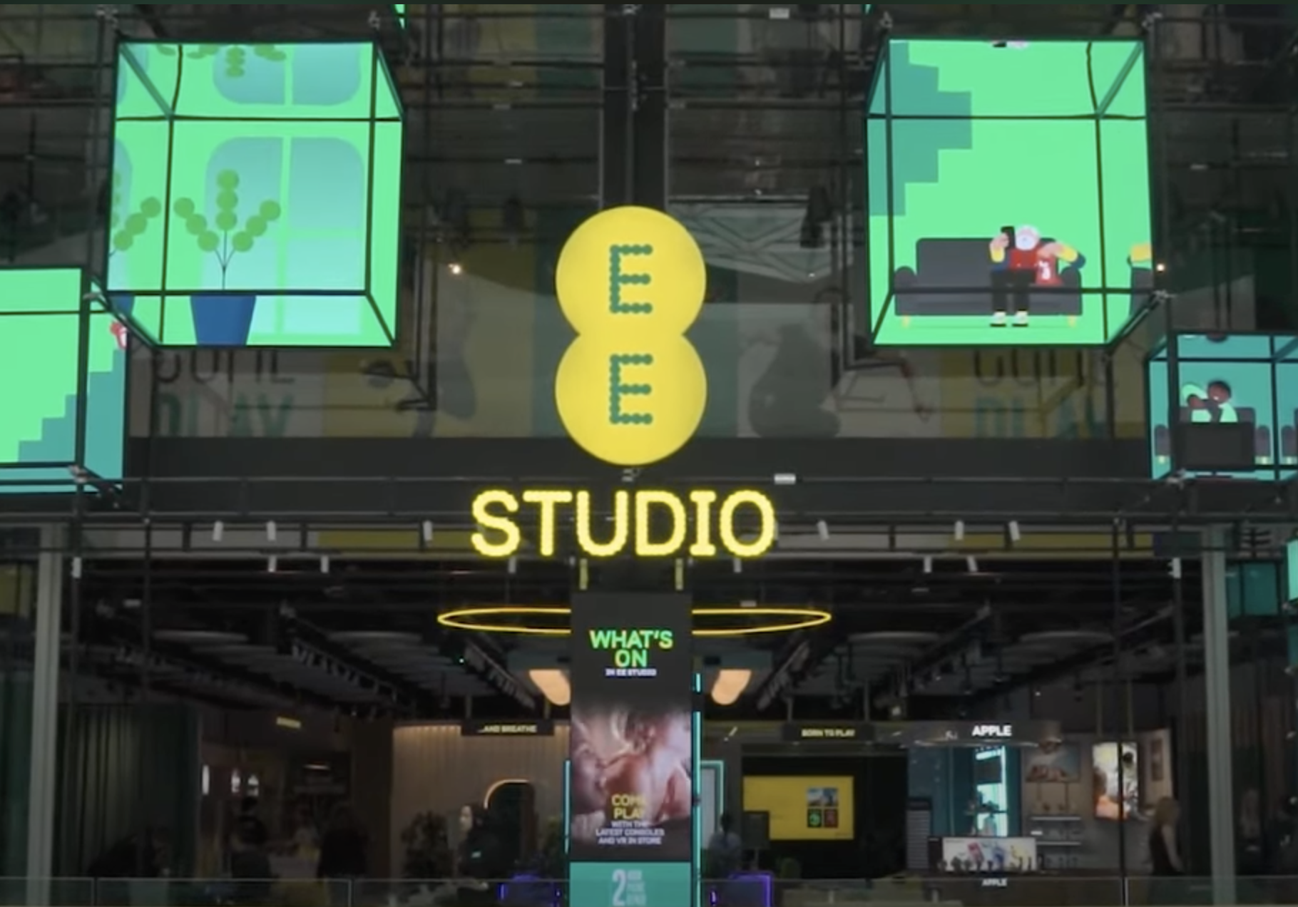 EE Digital Spa |  EE Flagship Store London | 8th Wall